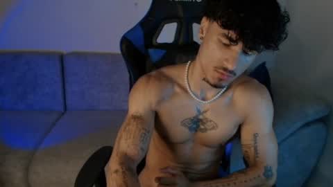 Snapshot of thomas_fit1 chatting on July 3, 1:17 pm Thomas 3 JUST STAY AND BE MY LAST LOVE online show from July 3, 1:17 pm