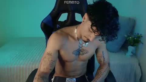 Snapshot of thomas_fit1 chatting on August 4, 1:03 pm Thomas 3 JUST STAY AND BE MY LAST LOVE online show from August 4, 1:03 pm