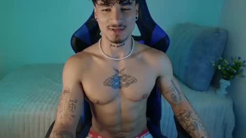 Snapshot of thomas_fit1 chatting on August 5, 1:08 am Thomas 3 JUST STAY AND BE MY LAST LOVE online show from August 5, 1:08 am