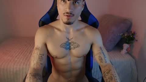 Snapshot of thomas_fit1 chatting on August 6, 1:18 am Thomas 3 JUST STAY AND BE MY LAST LOVE online show from August 6, 1:18 am