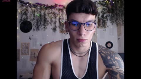 Thomas Grey online show from January 19, 3:08 am