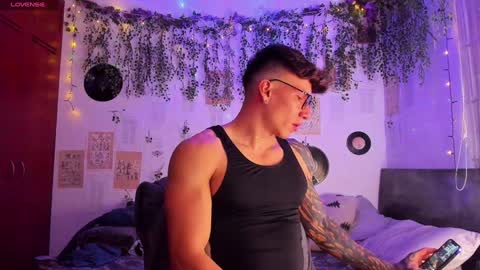 Thomas Grey online show from February 5, 10:12 pm