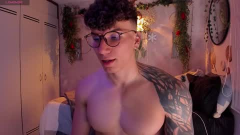 Thomas Grey online show from December 23, 12:41 am