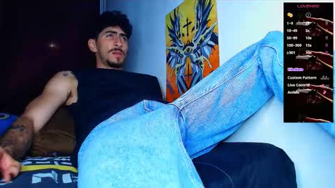 thomas_ks11 online show from November 23, 2:11 am