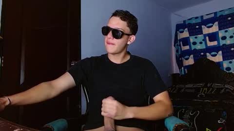 ---Thomas--- online show from December 1, 3:50 pm