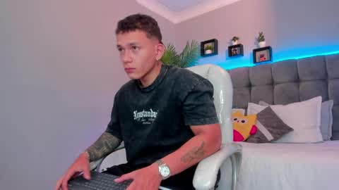 Snapshot of thomas_moon_ chatting on May 9, 2:00 pm Thomas online show from May 9, 2:00 pm
