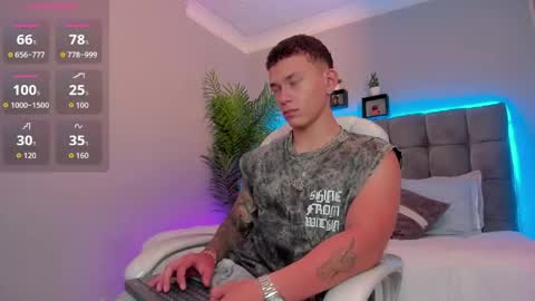 Snapshot of thomas_moon_ chatting on May 13, 1:30 pm Thomas online show from May 13, 1:30 pm
