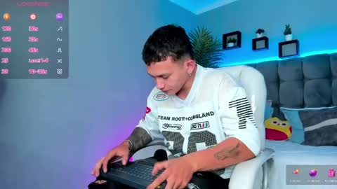 Snapshot of thomas_moon_ chatting on May 30, 2:03 pm Thomas online show from May 30, 2:03 pm