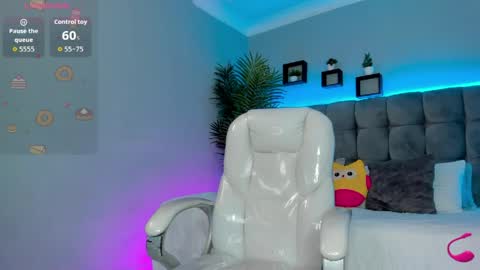 Snapshot of thomas_moon_ chatting on June 3, 2:33 pm Thomas online show from June 3, 2:33 pm