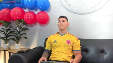 Snapshot of thomas_moon_ chatting on June 8, 2:28 pm Thomas online show from June 8, 2:28 pm