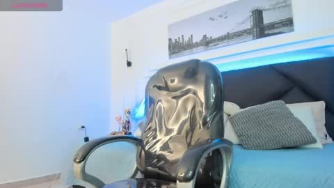 Snapshot of thomas_moon_ chatting on June 9, 1:23 pm Thomas online show from June 9, 1:23 pm