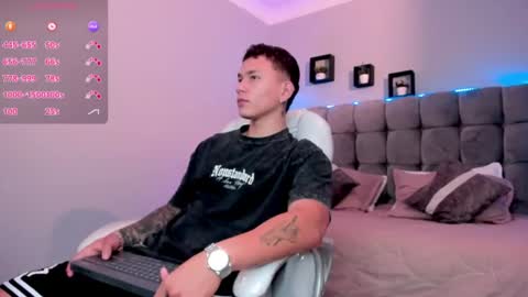 Snapshot of thomas_moon_ chatting on June 29, 2:06 pm Thomas online show from June 29, 2:06 pm