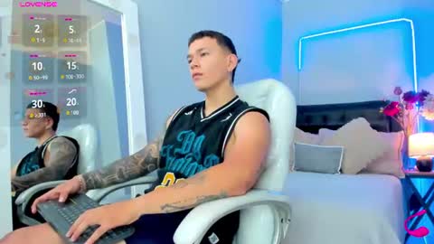 Snapshot of thomas_moon_ chatting on July 11, 1:36 pm Thomas online show from July 11, 1:36 pm