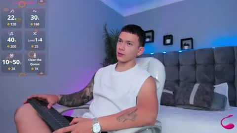 Snapshot of thomas_moon_ chatting on July 17, 1:51 pm Thomas online show from July 17, 1:51 pm