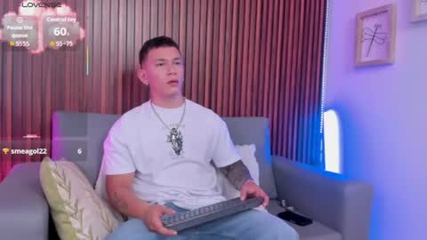 Snapshot of thomas_moon_ chatting on July 19, 2:04 am Thomas online show from July 19, 2:04 am