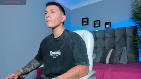 Snapshot of thomas_moon_ chatting on July 31, 1:10 pm Thomas online show from July 31, 1:10 pm