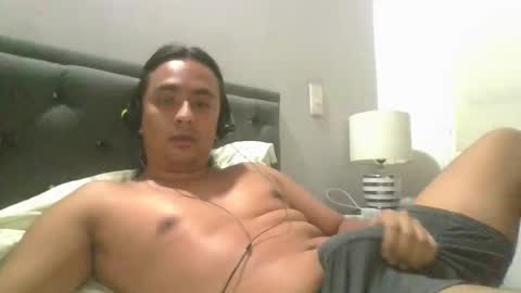 Snapshot of thomasbbc25 chatting on January 23, 11:05 pm Thomas online show from January 23, 11:05 pm