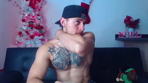 Snapshot of thomashoward31 chatting on December 19, 2:46 pm Thomas online show from December 19, 2:46 pm
