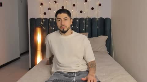 Snapshot of thomasmarzo1 chatting on December 3, 6:17 pm sweetfit boy online show from December 3, 6:17 pm