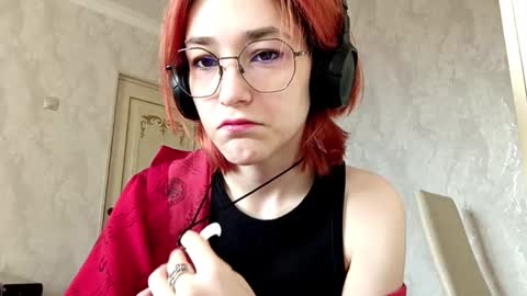 Snapshot of thomasvicknair chatting on November 27, 11:01 am Lina online show from November 27, 11:01 am