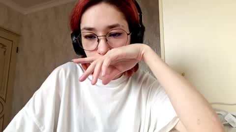 Snapshot of thomasvicknair chatting on November 28, 11:13 am Lina online show from November 28, 11:13 am