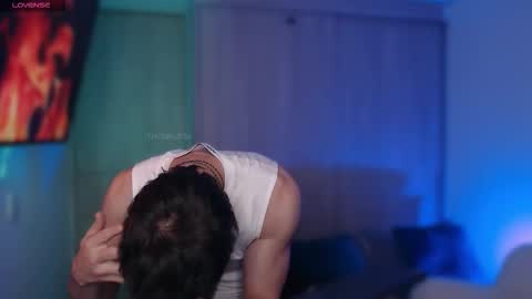 Snapshot of thomklein chatting on November 8, 7:01 pm Thom Klein online show from November 8, 7:01 pm