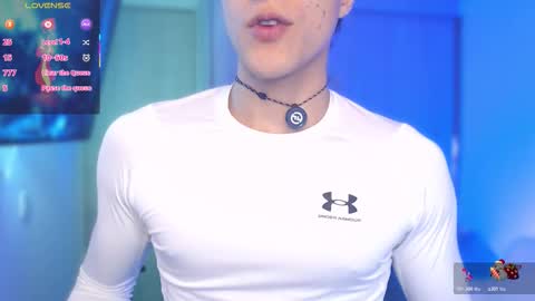 Snapshot of thomklein chatting on November 17, 9:15 am Thom Klein online show from November 17, 9:15 am