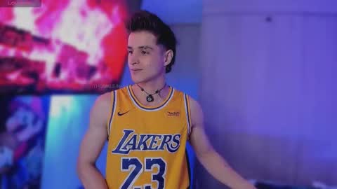 Snapshot of thomklein chatting on November 21, 9:19 am Thom Klein online show from November 21, 9:19 am