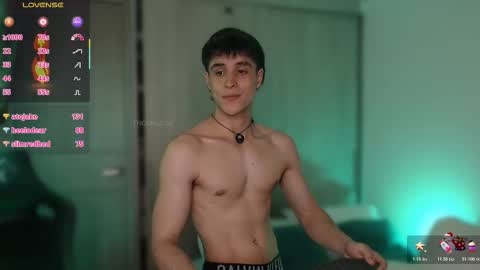 Snapshot of thomklein chatting on November 25, 9:15 pm Thom Klein online show from November 25, 9:15 pm