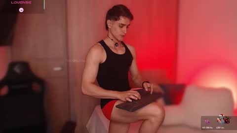 Snapshot of thomklein chatting on November 29, 5:49 pm Thom Klein online show from November 29, 5:49 pm