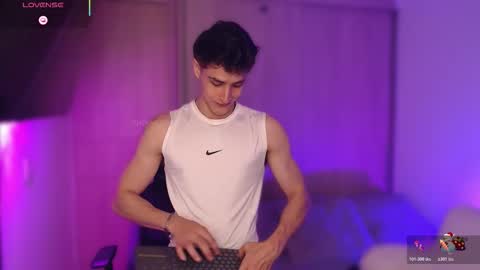 Snapshot of thomklein chatting on December 1, 7:52 pm Thom Klein online show from December 1, 7:52 pm