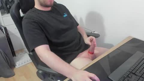 Snapshot of thommy2008 chatting on February 6, 10:18 am thommy2008 online show from February 6, 10:18 am