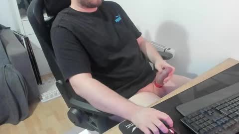 Snapshot of thommy2008 chatting on February 23, 12:57 pm thommy2008 online show from February 23, 12:57 pm