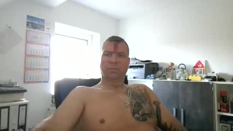 Snapshot of thomsen1478 chatting on April 6, 10:27 am thomsen1478 online show from April 6, 10:27 am