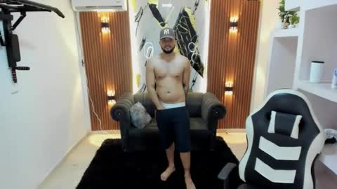 Snapshot of thomson_hot01 chatting on May 26, 5:14 am thomson_hot01 online show from May 26, 5:14 am