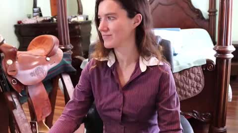 Snapshot of thornbury_rose chatting on February 19, 10:20 pm ThornburyRose online show from February 19, 10:20 pm