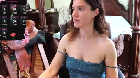 Snapshot of thornbury_rose chatting on February 27, 5:26 pm ThornburyRose online show from February 27, 5:26 pm