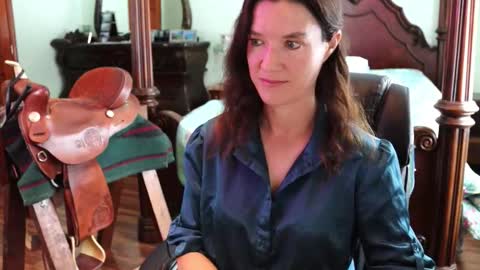 Snapshot of thornbury_rose chatting on December 3, 7:23 pm ThornburyRose online show from December 3, 7:23 pm