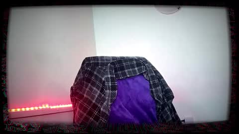 Snapshot of thornedrosets chatting on March 9, 11:31 pm Mar online show from March 9, 11:31 pm