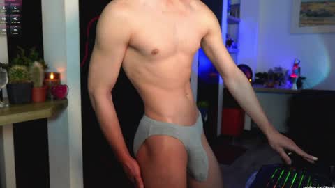 Snapshot of thoroughbredxx chatting on April 14, 3:51 pm L e a n d e r 25OFF ON MY OF online show from April 14, 3:51 pm