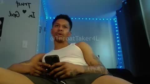 Snapshot of throattaker4l_ chatting on March 31, 12:16 pm ThroatTaker4l online show from March 31, 12:16 pm