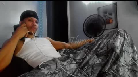 Snapshot of throattaker4l_ chatting on April 16, 9:39 pm ThroatTaker4l online show from April 16, 9:39 pm