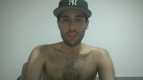 Snapshot of throwawayyourgun chatting on December 2, 6:32 pm Luka online show from December 2, 6:32 pm