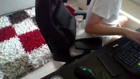 Snapshot of thrthrd chatting on February 6, 1:43 pm EdgingMasterThrthrd online show from February 6, 1:43 pm