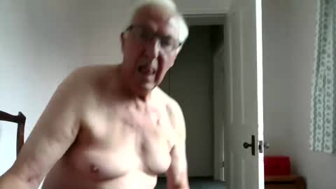 Snapshot of thruster99 chatting on June 20, 3:15 pm thruster99 online show from June 20, 3:15 pm