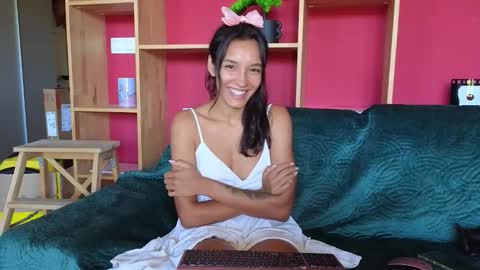 Snapshot of tia_j chatting on September 21, 11:45 am tia_j online show from September 21, 11:45 am