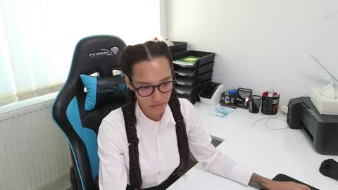 Snapshot of tia_j chatting on September 22, 3:14 pm tia_j online show from September 22, 3:14 pm