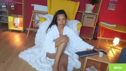Snapshot of tia_j chatting on May 7, 5:18 pm tia_j online show from May 7, 5:18 pm