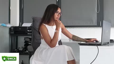 Snapshot of tia_j chatting on June 7, 9:02 am tia_j online show from June 7, 9:02 am