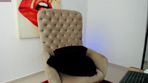 Snapshot of tiago_hannah chatting on October 27, 8:35 pm carolina online show from October 27, 8:35 pm